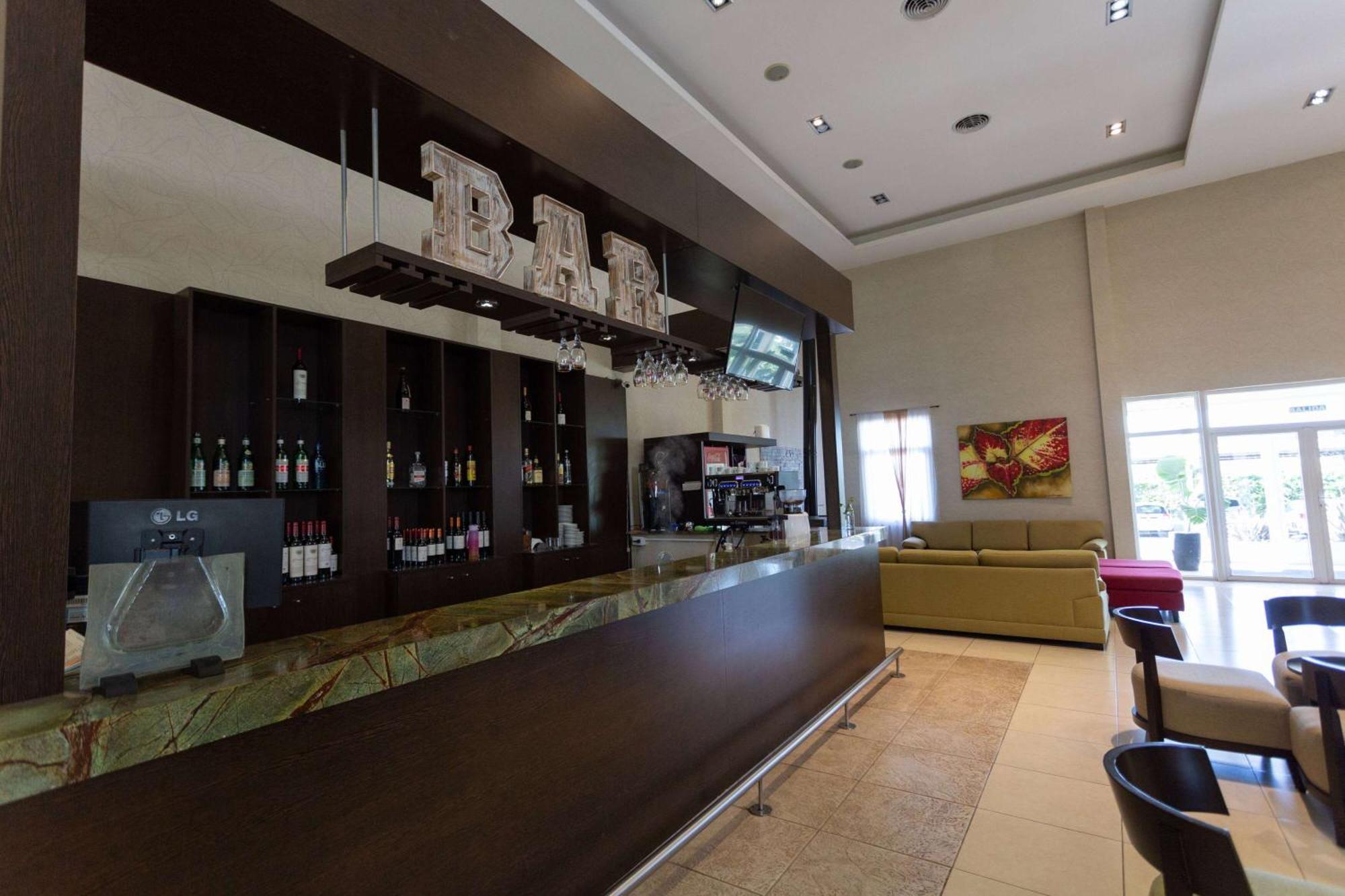 Howard Johnson Hotel & Resort Funes Ngoại thất bức ảnh