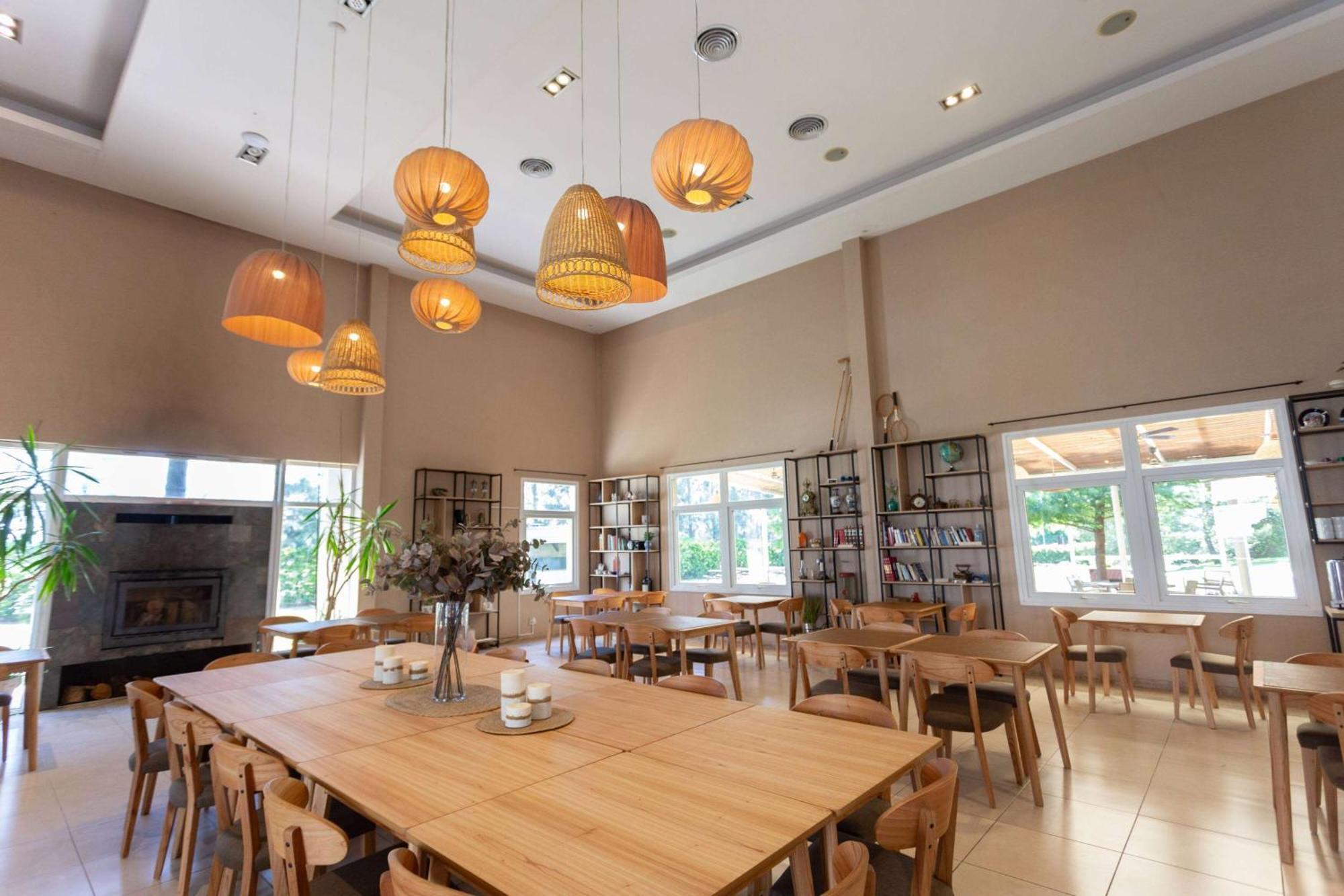 Howard Johnson Hotel & Resort Funes Ngoại thất bức ảnh