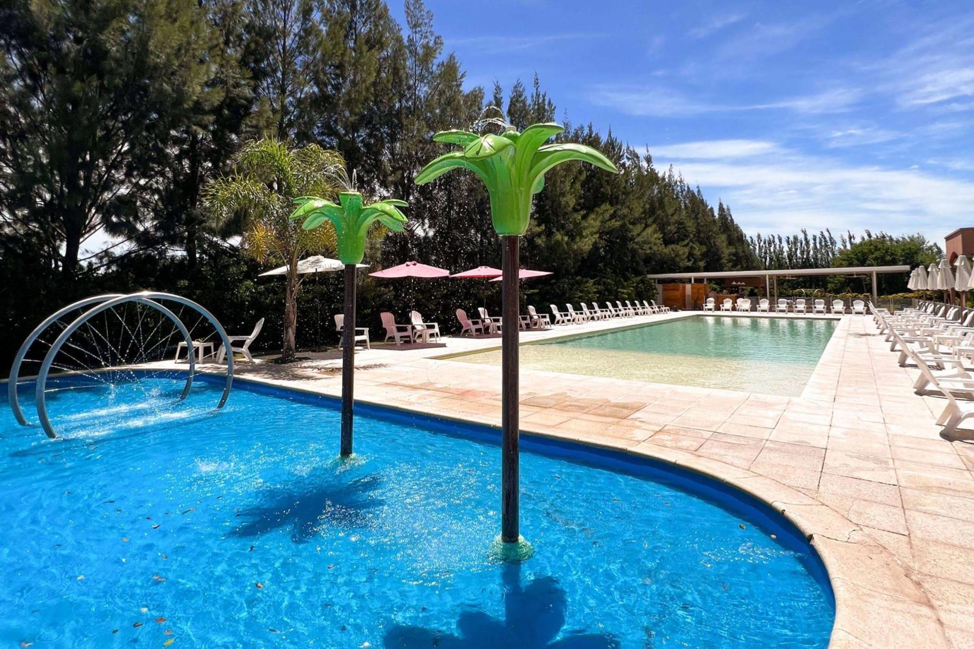 Howard Johnson Hotel & Resort Funes Ngoại thất bức ảnh