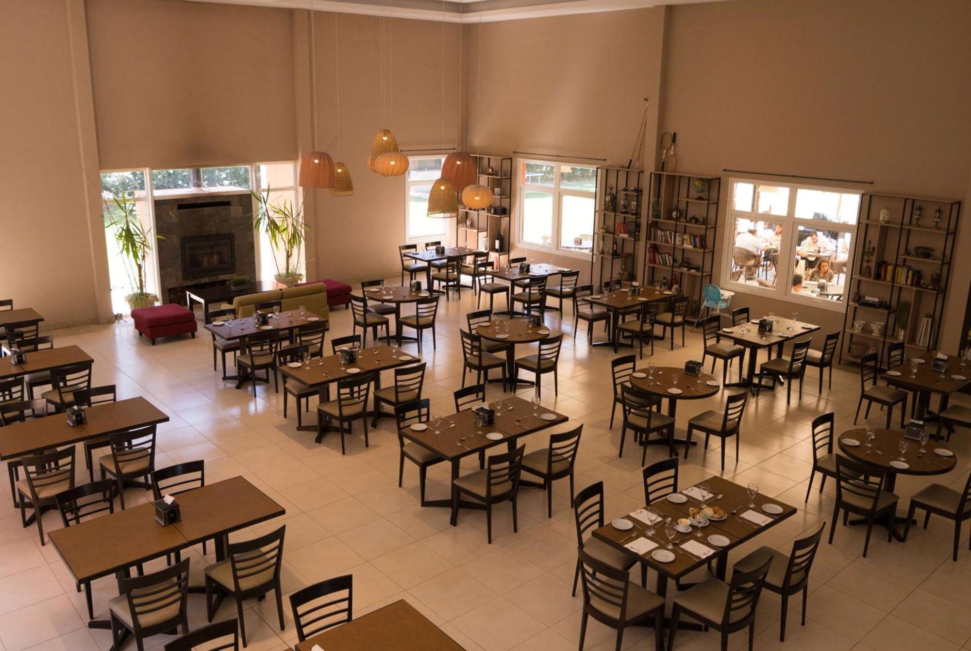 Howard Johnson Hotel & Resort Funes Ngoại thất bức ảnh