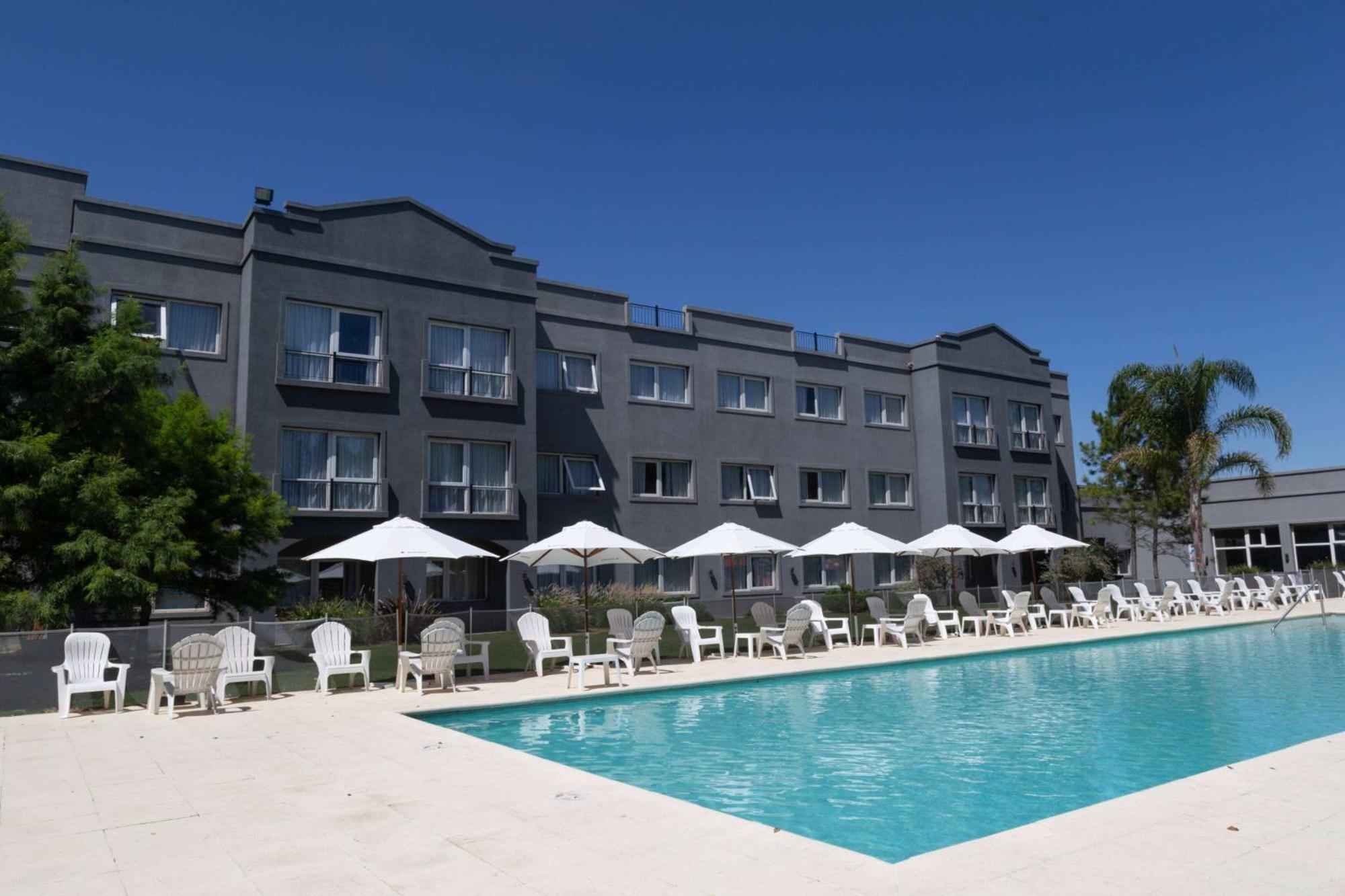 Howard Johnson Hotel & Resort Funes Ngoại thất bức ảnh
