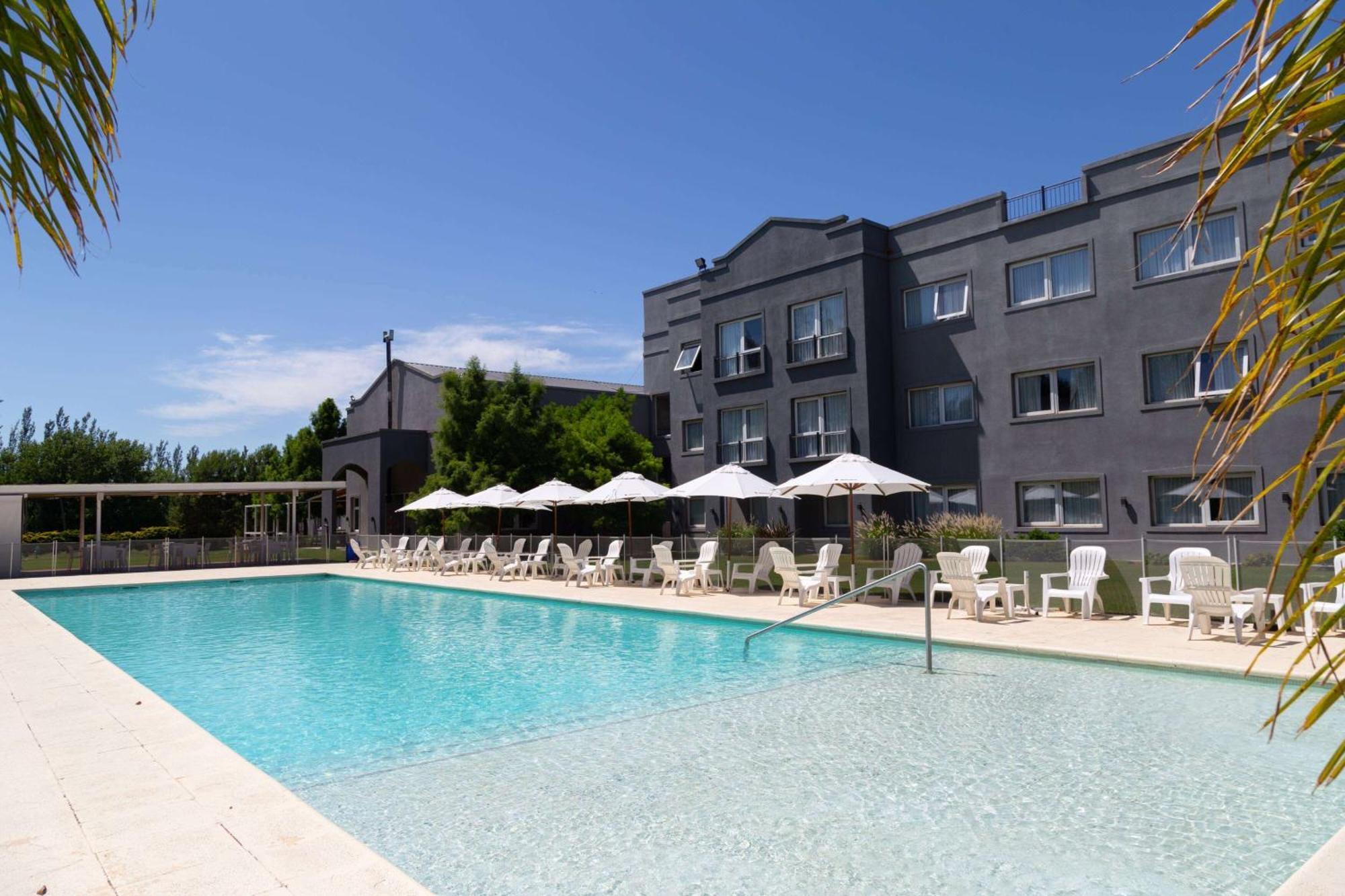 Howard Johnson Hotel & Resort Funes Ngoại thất bức ảnh