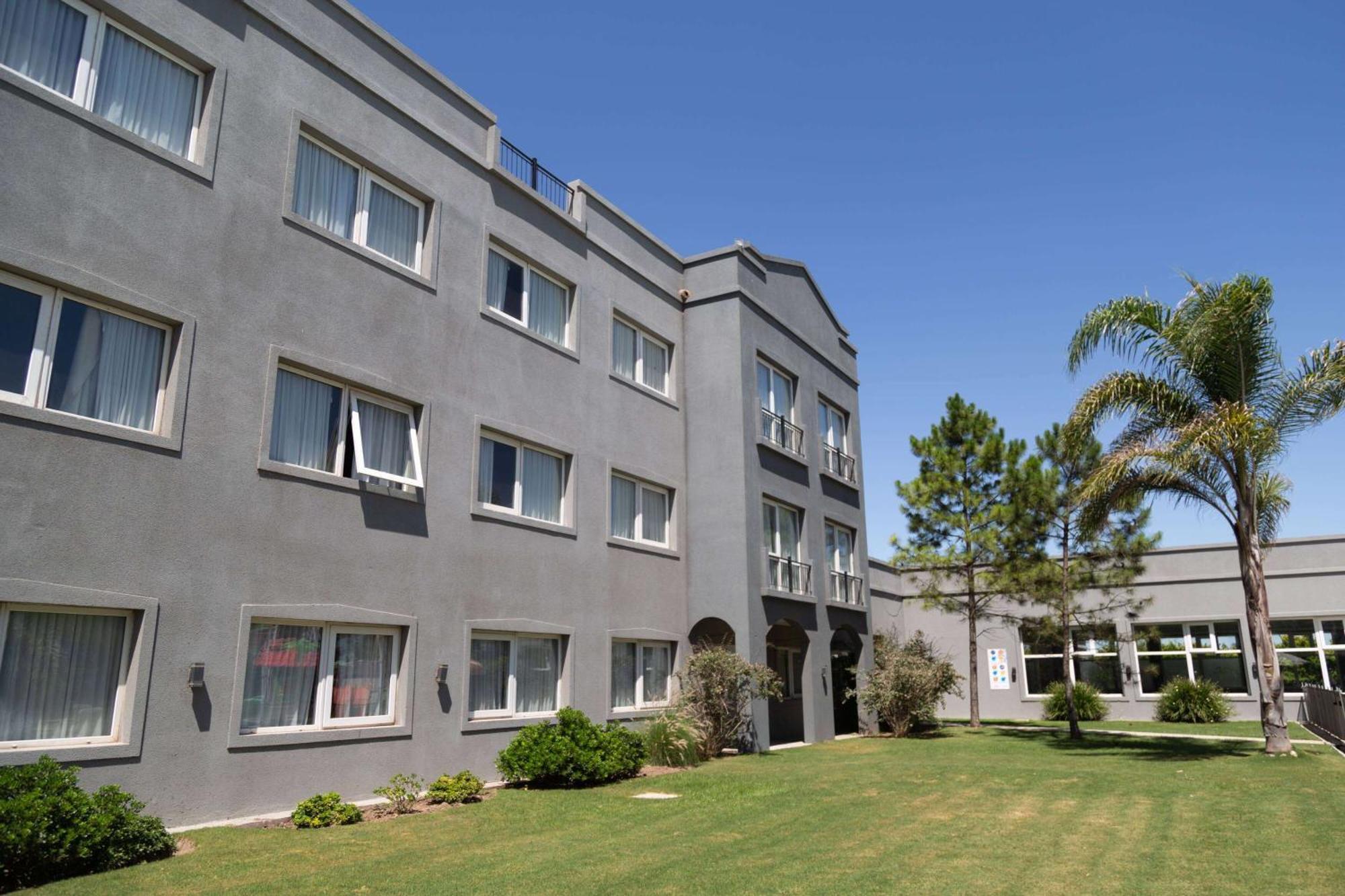 Howard Johnson Hotel & Resort Funes Ngoại thất bức ảnh
